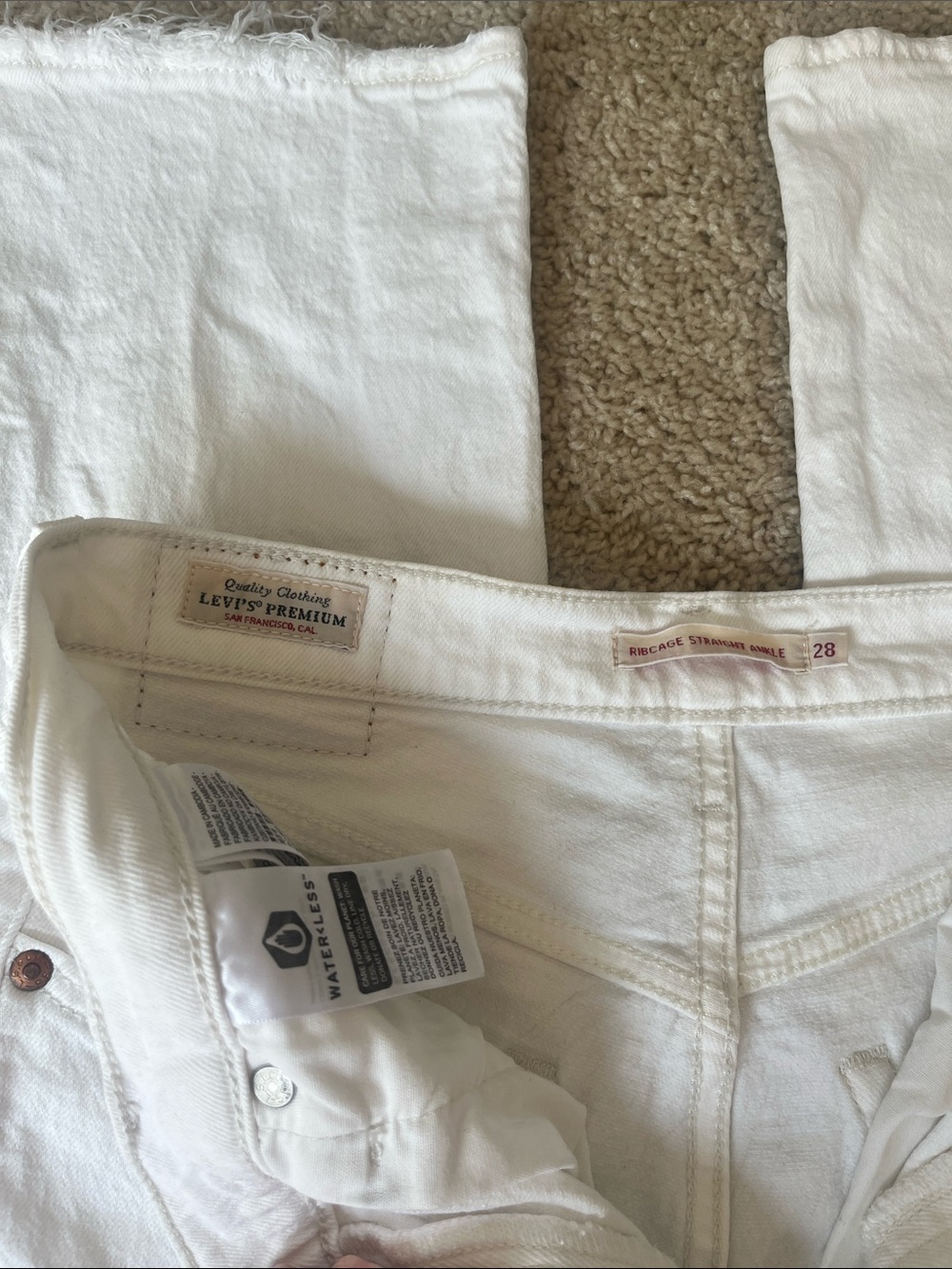Levi’s Ribcage - Picture 2 of 3